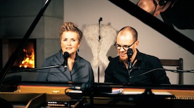 Bild: Weltjahresbestzeit - Geschichten und Musik von und mit dem Duo "2Flügel"