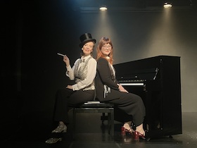 Bild: Gold und Asche - Marie Oser & Sophie Sczepanek