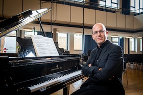 Bild: Klavierabend mit Alfonso Gómez - Spätwerke von Beethoven, Brahms und Schubert