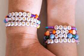 Bild: Darf ich mitspielen? - Eine Freundschaftsforschung von Esther Pilkington - ab 6 Jahre - Premiere