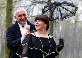 Bild: "Rosen blühen über Nacht...!" - Duo ›con emozione‹ - Schlosshofkonzert