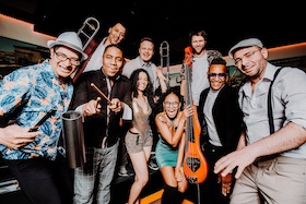 Bild: Román y sus Timberos - Neustädter Schlosshof Konzerte 2026