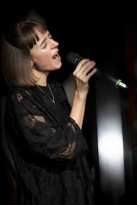 Bild: Miriam Hanika & das kleine Poesie Orchester - Neustädter Schlosshof Konzerte 2026