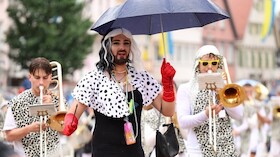 Bild: Bunter Festzug 2026