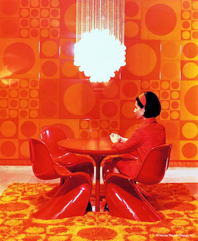 Bild: Ausstellungsführung (DE) - Verner Panton. Form, Farbe, Raum