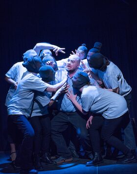 Bild: Gut und Edel: Die Nashörner - Premiere