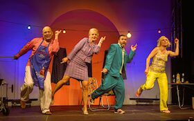 Bild: "IM OSTEN - Geschichten aus der Sonderzone" - Ein humorvoll-provokantes Theatererlebnis mit dem Triple A Theater