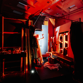 Bild: Dieses Stück geht schief – The Play That Goes Wrong - Komödie von Henry Lewis, Jonathan Sayer und Henry Shields