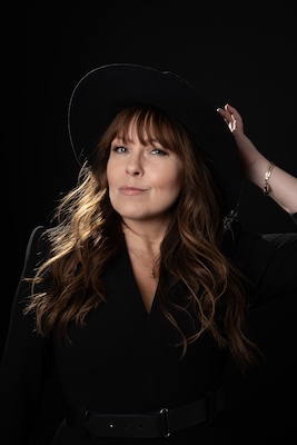 Bild: KATIE FREUDENSCHUSS - ONE WOMAN SHOW