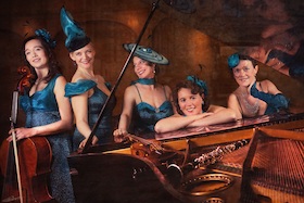 Bild: Dresdner Salon-Damen - "Irgendwo auf der Welt"