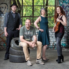 Bild: Cara - Our Ship Is Ready