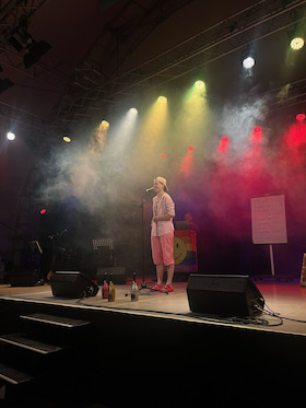 Bild: Queer Slam Berlin - Berlins queerster Poetry Slam geht raus!