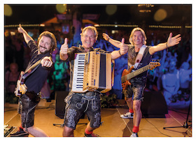 Bild: Dirndl, Lederhosn & Trenkwalder Power - Reichelsheimer - Wiesen Gaudi