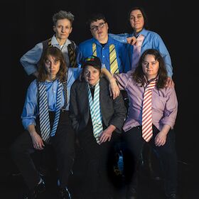 Bild: DIE EINEN SCHATTEN HABEN - ANLEITUNG ZUR KUMPANEI - Premiere