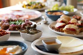 Bild: Pfingstbrunch - Genießen Sie einen köstlichen Pfingstbrunch auf Gut Landscheid