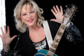 Bild: „Best of Lisa Fitz" - Kabarett. Songs. Figuren. 40 Jahre – und kein bisschen leise.