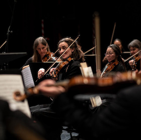 Bild: Concert Lounge zum 3. Sinfoniekonzert - Beethovens Fünfte - Dirigat & Moderation: GMD Jochem Hochstenbach