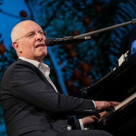 Bild: Rüsselsheim singt Weihnachtslieder - Offenes Singen mit Rüdiger Schmidt