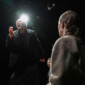 Bild: BRENNENDES HAUS