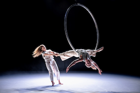 Bild: still. dependent