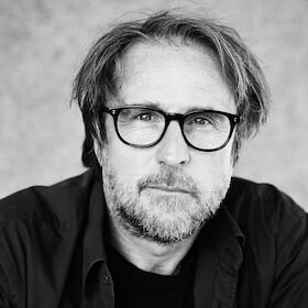 Bild: Bjarne Mädel - Bin nebenan. Monolog für zu Hause