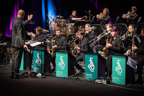 Bild: Warped World – Release Konzert - Kicks & Sticks & Voices im Dr. Hoch's