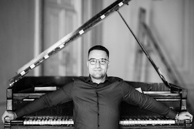 Bild: Salonkonzert - Georg Kurdian spielt J.S. Bach, Brahms, Beethoven und Blumenfeld