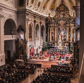 Bild: Altöttinger Adventsingen Basilika St. Anna - im alpenländischen Stil
