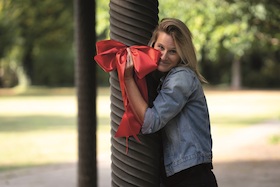 Bild: Lucy van Kuhl - „Geschickt verpackt"