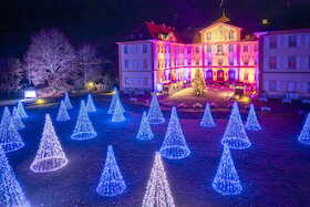 Bild: Christmas Garden Insel Mainau - Mit der Dämmerung beginnt die magische Reise