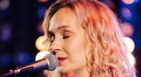 Bild: Sarah Weiss - Back to Surface Tour