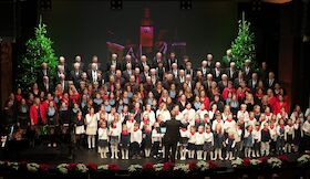 Bild: Weihnachtskonzert 2 - Helfen durch Musik und Gesang