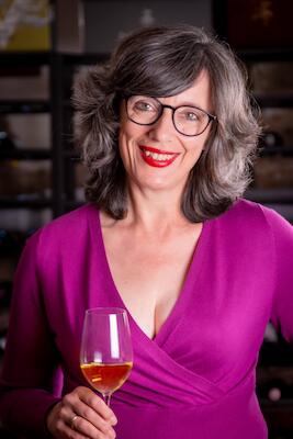 Bild: Winzertalk - Bühne frei für Wein & Talk: Der Winzertalk im Galli Theater mit Jasmin Kettenbach