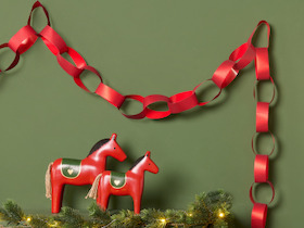 Bild: Weihnachtsbasteln: Weihnachtsbaumkette