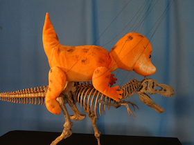 Bild: Wie man einen Dino besiegt - Wodo Puppenspiel