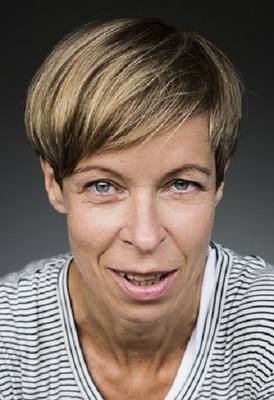 CAVEWOMAN - Theater-Comedy mit Ramona Krönke