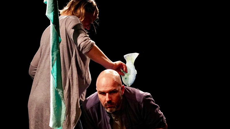 Zwei im Fluss - Material- und Bildertheater