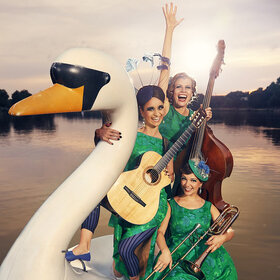 Image: Zucchini Sistaz