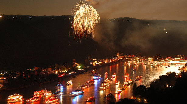 Rhein in Flammen Koblenz - Schiffahrt mit Feuerwerk inkl. 3-Gang-Menü Rhein in Flammen Koblenz - Schiffahrt mit Feuerwerk inkl. 3-Gang-Menü