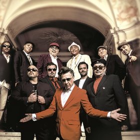 Image: Los Dos y Compañeros